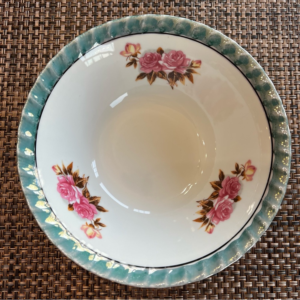 Vintage Luster Yamatsu Bowl~ 9 Inches Made In Japan (Flower Pattern Green Trim)